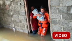 இலங்கை வெள்ளத்தில் சிக்கிய கைக் குழந்தையை மீட்ட இந்திய என்டிஆர்எப் படையினர்
