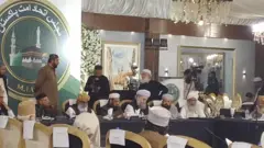 شماری از علمای دینی برجسته پاکستان در مجلس اتحاد امت پاکستان دیده می‌شوند