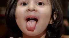 டங் டை அல்லது ஆங்கிலோக்ளோசியா