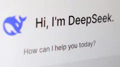 O aplicativo DeepSeek aparece com a frase: “Como posso ajudar?”