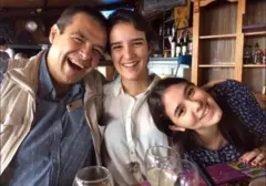 Pablo Salgueiro e suas filhas.