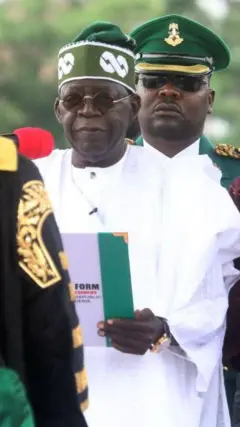 Foto Onyeisiala Bola Tinubu oge e duru ya n'iyi ọrụ dịka Onyeisiala Naịjirịa