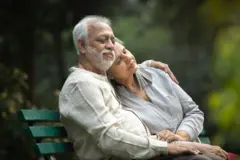 अटल पेन्शन योजनेत गुंतवणूक करून कोणत्याही व्यक्तीला निवृत्तीनंतर दरमहा निश्चित पेन्शन मिळवता येते.