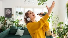 Cada vez mais iniciativas usam o canto como terapia para ajudar pacientes com diferentes tipos de condições