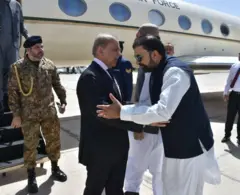 شهباز شریف کوټې ته یوه ورځ وروسته له هغې سفر کوي چې وسله وال د دغه ایالت پر یوه ښار برید وکړ او ځینې دولتي ودانۍ یې وسوځولې.