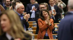 Avrupa Parlementosu’nun hamile üyelerinden Hollandalı Lara Wolters, 
