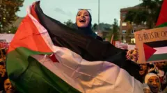 স্বাধীন ফিলিস্তিন রাষ্ট্র প্রতিষ্ঠা কি আর সম্ভব? অনেকেই এখন সন্দিহান।