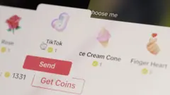 Exemplos de presentes do TikTok - emojis mostrando uma rosa, uma casquinha de sorvete e uma mão segurando um coração