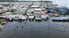 مدينة محاطة بالمياه مهددة بالغرق