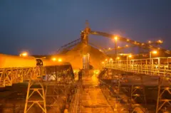 Usine de production du complexe minier aurifère de Loulo-Gounkoto exploité par Randgold Resources Ltd. à Loulo, au Mali, le vendredi 1er novembre 2013. 