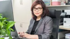 Tại thời điểm bị bắt, bà Nhiên đang vận động chính phủ đưa ra cam kết dừng xây dựng các nhà máy điện than.