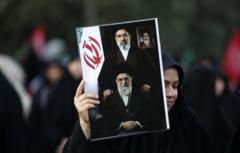 Der Iran warnt die Golfstaaten, nachdem die Vereinigten Arabischen Emirate den Handel mit Teheran eingestellt haben und die Houthi erklärt haben, die Raffinerie in Jazaan anzugreifen