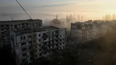 Разрушенные многоэтажки в прифронтовом Орехове 26 марта 2026 года