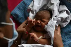 3வது குழந்தைக்கும் ஓராண்டு மகப்பேறு விடுப்பு: பெண்களுக்கு மறைமுக அழுத்தம் தருமா? தமிழக அரசின் அறிவிப்பால் எழும் கேள்விகள்
