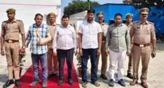 ఈ మోసంలో ఒక మాజీ ఖైదీ, శిక్ష అనుభవిస్తున్న మరో ఖైదీ, ఇద్దరు జైలు సిబ్బందికి భాగం ఉందని పోలీసులు చెప్పారు 