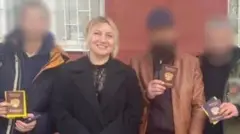 Полина Александровна Азарных ортодо. Алдангандар Би-Би-Сиге айтып беришкендей, телеграм канал иштеткен мурдагы мугалим адамдарга калп айтып, согушка катышпай турганын билдирген.