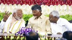 नरेंद्र मोदी के साथ आंध्र प्रदेश के मुख्यमंत्री चंद्रबाबू नायडू और बिहार के मुख्यमंत्री नीतीश कुमार 