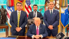 Flávio Bolsonaro em visita à Casa Branca