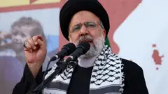 63 жаштагы Раисини көптөр 85 жаштагы жогорку лидер аятоллы Али Хаменеинин мураскору катары карап келишкен 