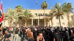 Erga Moqtada al-Sadr siyaasaa keessaa ba'uu ibsee deeggartoonni isaa masaraa mootummaa weeraran