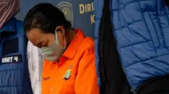 Kepolisian telah menetapkan seorang ibu berinisial R, 22 tahun, di Pondok Aren, Tangerang Selatan, sebagai tersangka kasus dugaan pelecehan seksual terhadap anaknya yang berusia lima tahun dengan pasal berlapis.