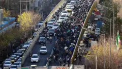 রবিবার থেকে তেহরানে বিক্ষোভ চলছে (ছবিতে)