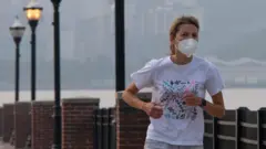 বিপদজনক এই ধোঁয়াটে অবস্থা পুরো সপ্তাহ ধরে চলতে পারে। 