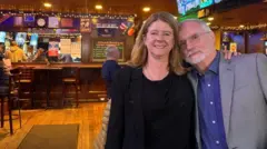 Sandra Symon e Tim Omara