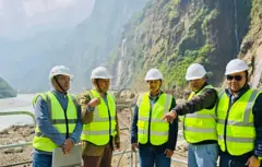 ऊर्जामन्त्री दीपक खड्का माथिल्लो तामाकोशी आयोजनामा पुगेको क्षति बुझ्न हालै आयोजनास्थल पुगेका थिए