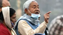 नीतीश कुमार 