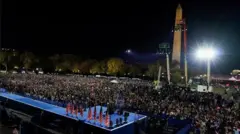 民主党のカマラ・ハリス候補の支持者集会（29日、ワシントン）