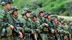 Militares colombianos fotografiados en la región del Catatumbo en enero de 2025.