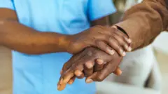 Dubartii harka namaa qabatte