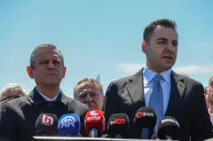 CHP Genel Başkanı Özgür Özel ve CHP Gençlik Kolları Başkanı Cem Aydın 