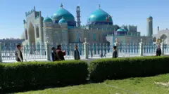نوروز امسال: زیارتگاه منسوب به حضرت علی در شهر مزار شریف 
