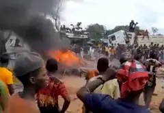 Awọn eero nibi iṣẹlẹ  ti wọn ti dana sun eeyan ni Abuja