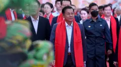 တရုတ်နဲ့ စစ်ခေါင်းဆောင် အပြန်အလှန် မနှစ်လိုတဲ့ ကြားကပဲ စစ်ရေးအကျပ်တွေ့နေတဲ့ စစ်ခေါင်းဆောင်ကို တရုတ်က ကျောထောက်နောက်ခံ ပြုပေးလာ