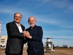 Alckmin e Lula na base aérea