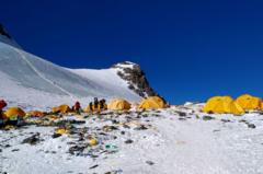 Esta foto tiradaroleta generator21roleta generatormaioroleta generator2018 mostra equipamentosroleta generatorescalada descartados e lixo espalhado pelo Acampamento 4 do Monte Everest