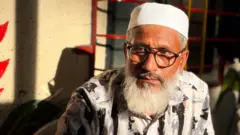 शफ़ात कुरैशी कई वर्षों से पशुओं की ढुलाई का काम कर रहे हैं