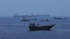 سفن في مضيق هرمز 