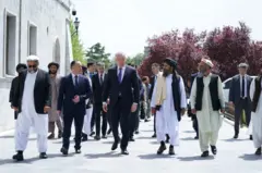 طالب چارواکو د قزاقستان له یوه پلاوي سره کتلي