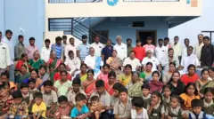 காணொளி: கூட்டுக் குடும்பமாக வாழும் 83 பேர் - பின்னணி என்ன?