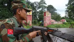 TNLA တပ်ဖွဲ့ဝင် (ပုံဟောင်း) 