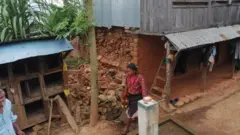 भूकम्पपछि आत्तिएकी महिला