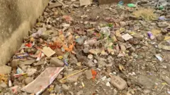 या ठिकाणी रोहितनं गिरधारीलाल यांच्या डोक्यावर वार केले.