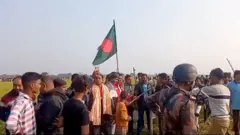 সীমান্তে বাংলাদেশ অংশে ১০-১৫ হাজার মানুষ জড়ো হয়