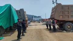 Polisi berjaga di area smelter PT GNI di Morowali Utara.