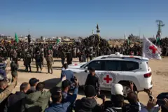 خلال عملية تسليم رهائن إسرائيليين لدى حماس في غزة