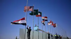 پرچم‌های کشورهای شرکت‌کننده در کنفرانس شرم‌الشیخ